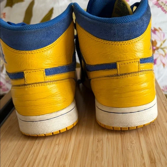 Nike Air Jordan 1 Retro OG Laney - Picture 8 of 12